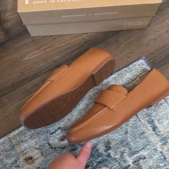 Born in California stay focused loafer in cognac brown size 8 ￼ - Picture 2 of 9